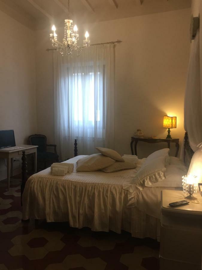 Suite Apartament Монтеваркі Екстер'єр фото